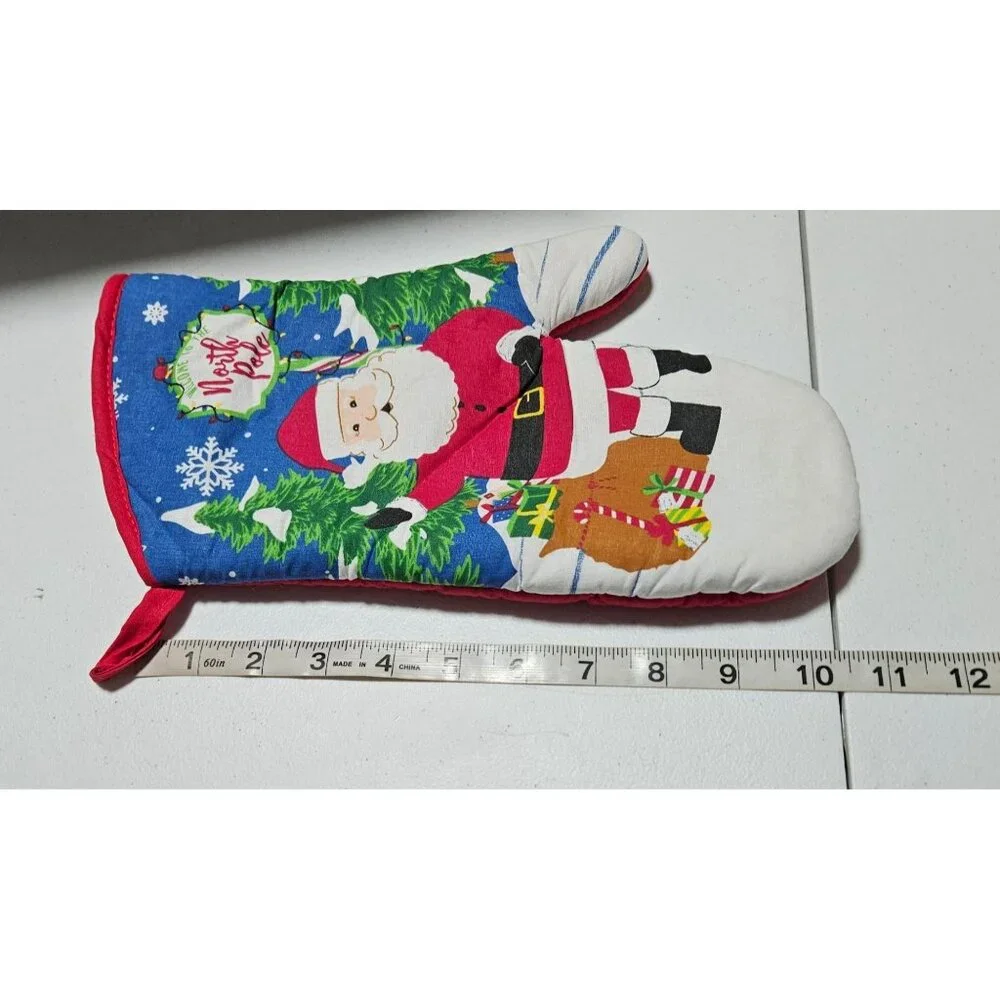 Santa Claus North Pole Quilted Christmas Oven Mitt Holiday Kitchen Decor